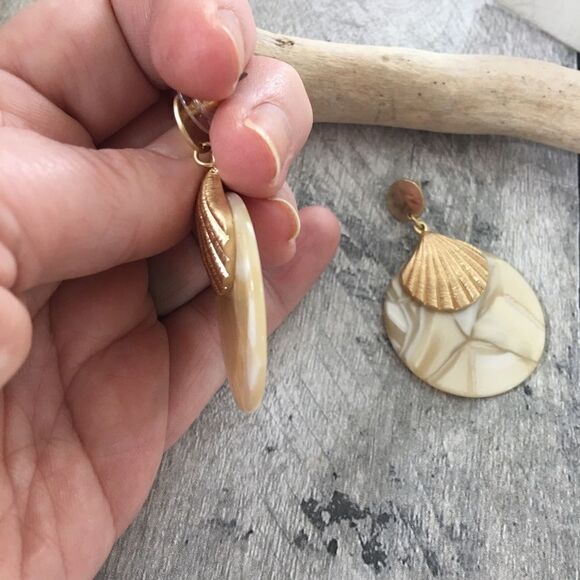 Shell Marble Lucite Earrings - Picture 3 of 3